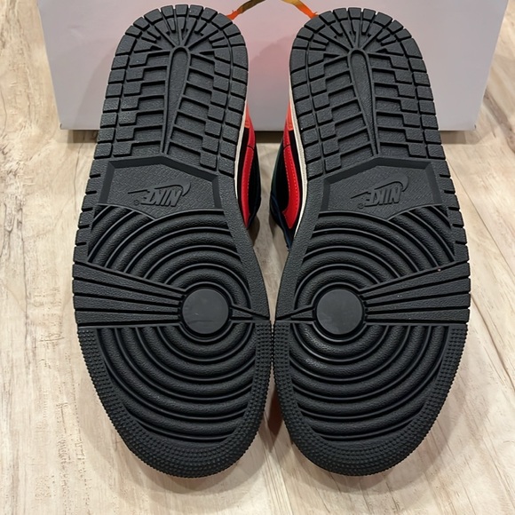 Nike Jordan 1 Low SE - Picture 5 of 8